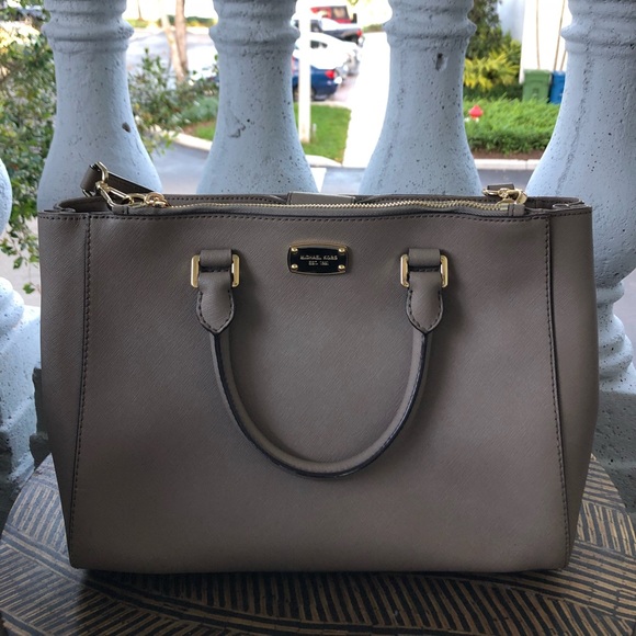 Michael Kors Handbags - Micheal kors purse
